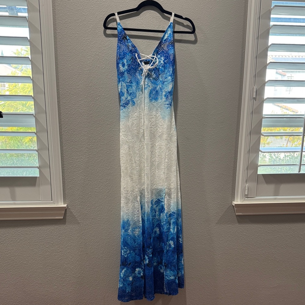 🌸 Venus Spaghetti Strap Tie Front Lined Blue & White Floral Maxi Dress – SZ S